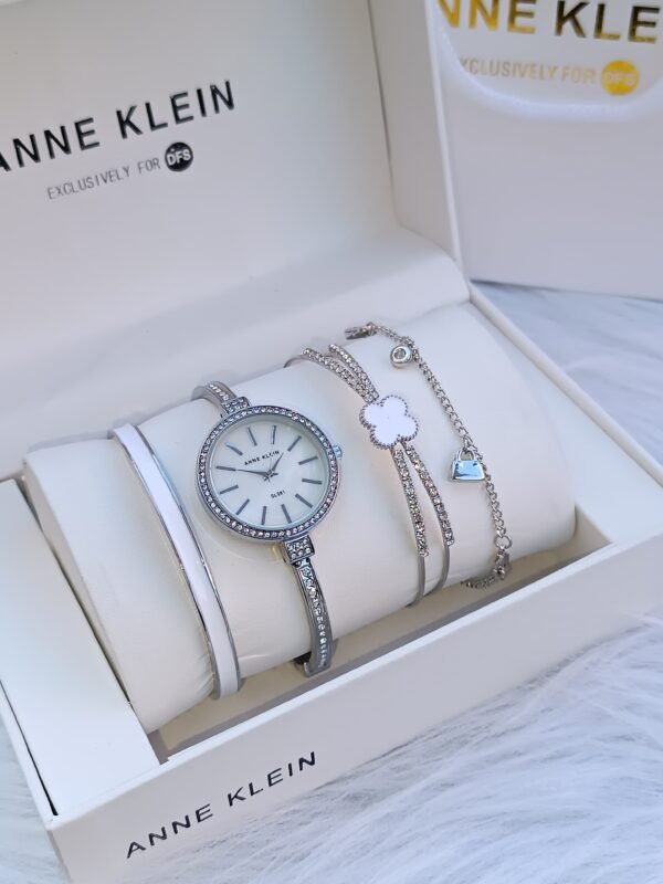 Anne Klein saati