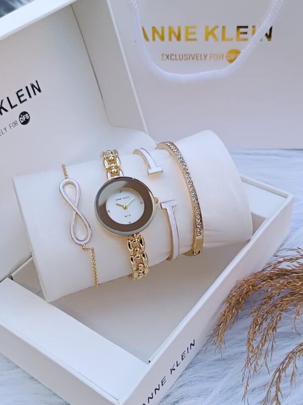 Anne Klein saati