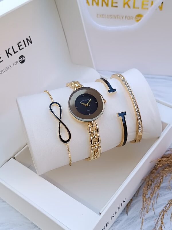 Anne Klein saati
