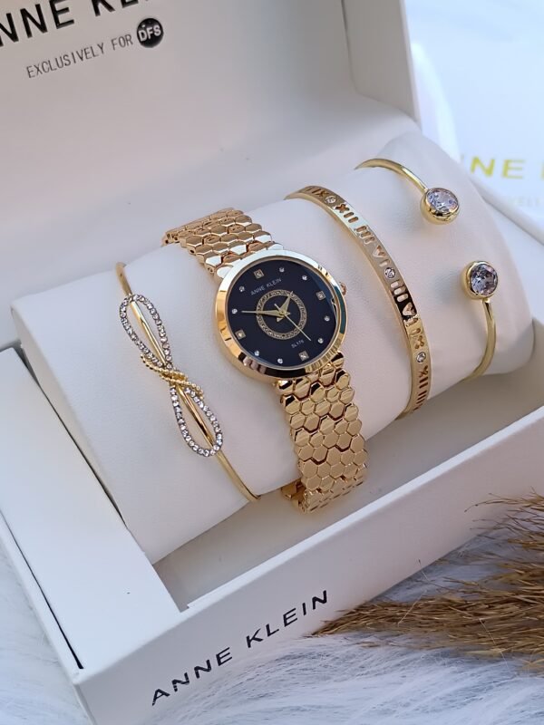 Anne Klein saati