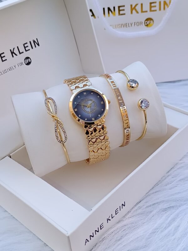 Anne Klein saati